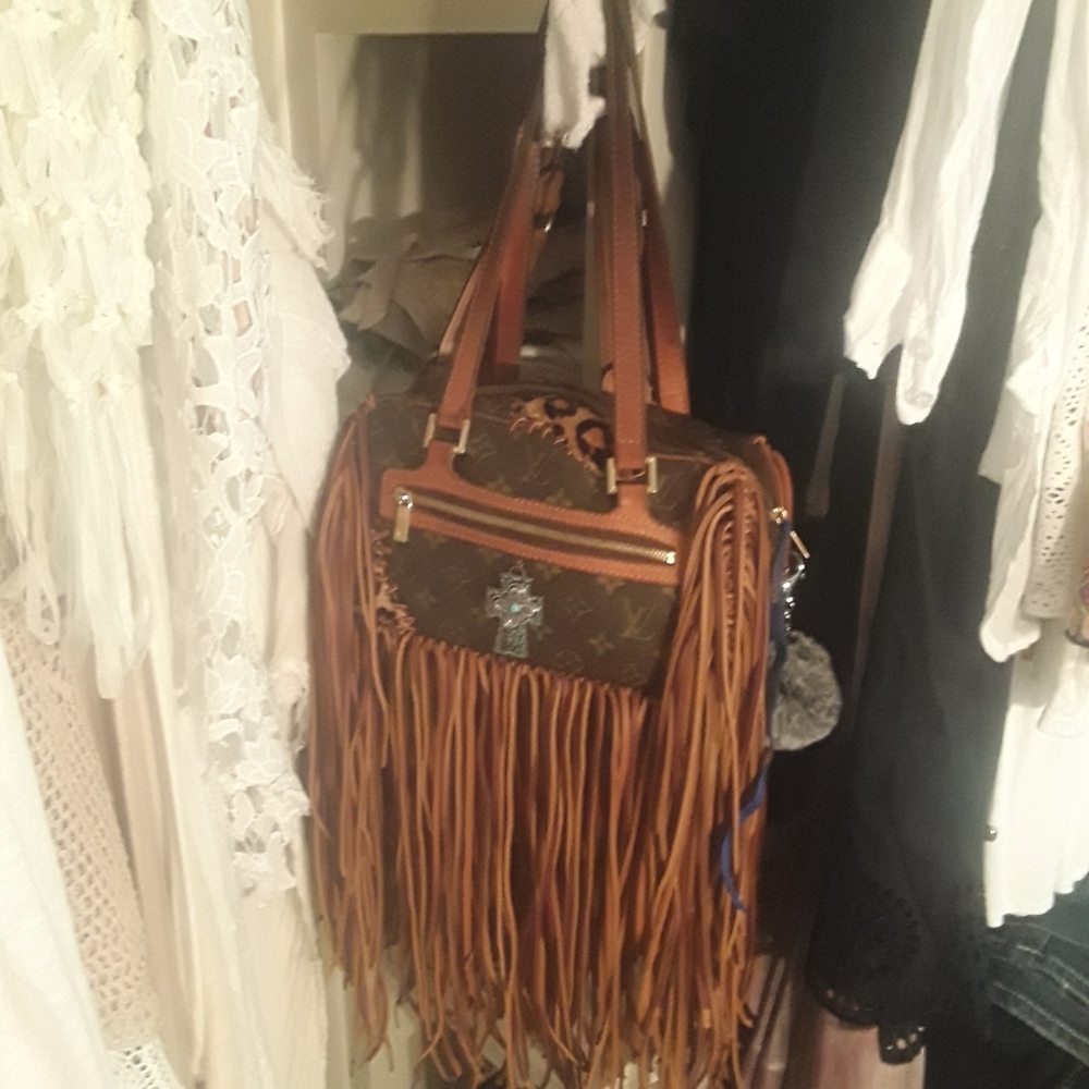 - Louis Vuitton fringed Cite mm